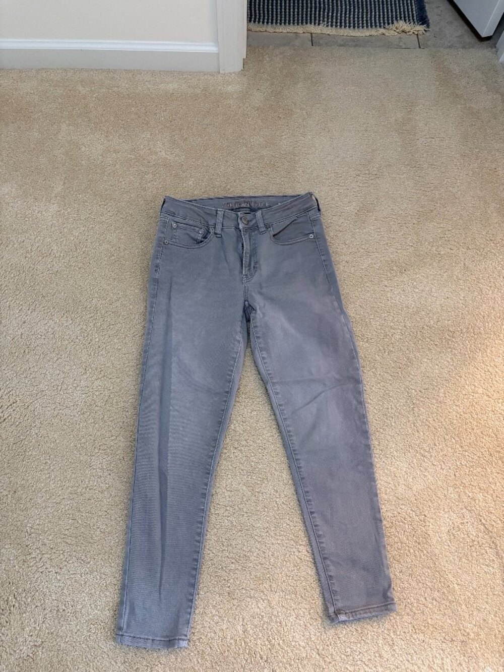 American Eagle Super Stretch Gray Skinny Jeans Size 4 X-Short